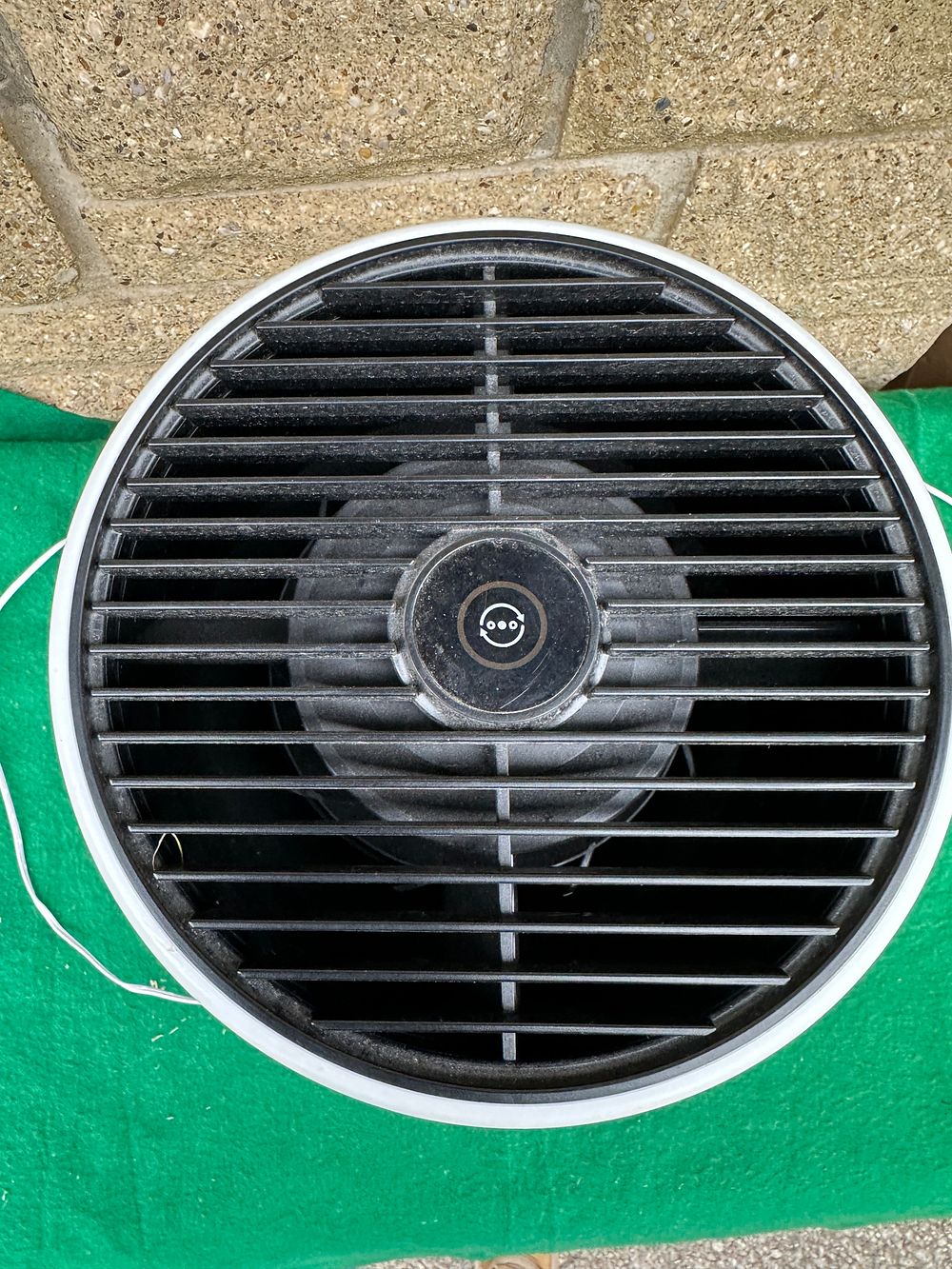 Lot 337: A Philips VitaShield and AeraSense White Air Purifier