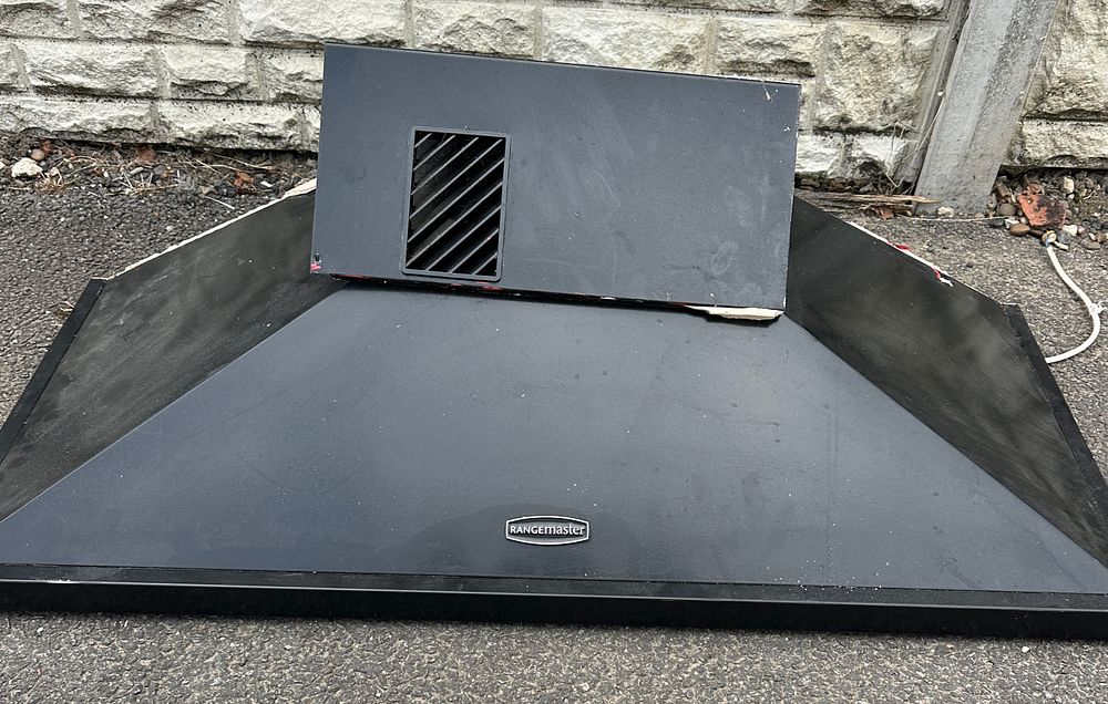 Lot 344: A Rangemaster Chimney Style Cooker Hood