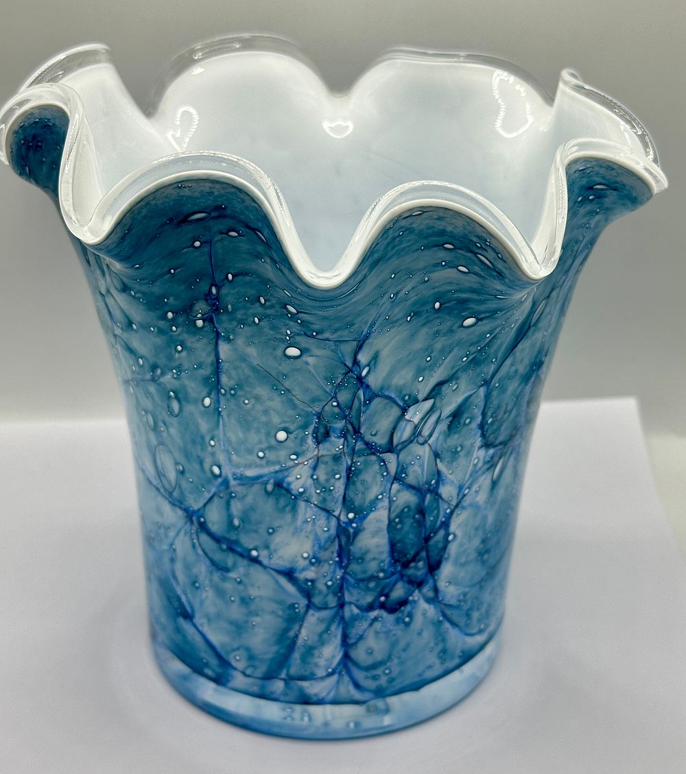 Lot 162: A Polish Zorza Art Glass Vase with Ruffled Rim