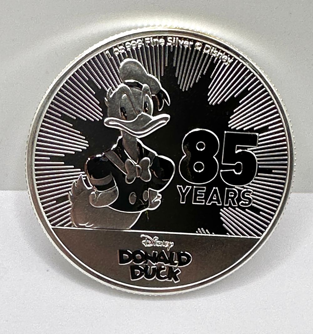 Lot 39: Niue 2019 Disney 1 oz 999 Fine Silver Two Dollars Donald Duck Coin