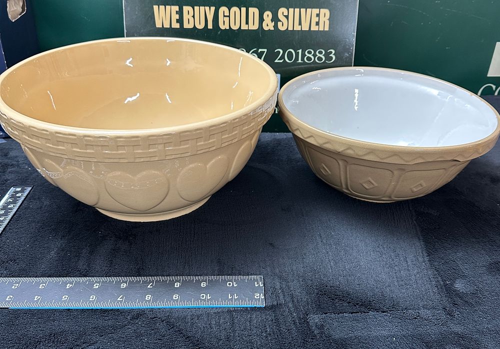 Lot 113: A Pair of Mason Cash Ceramic Mixing Bowls