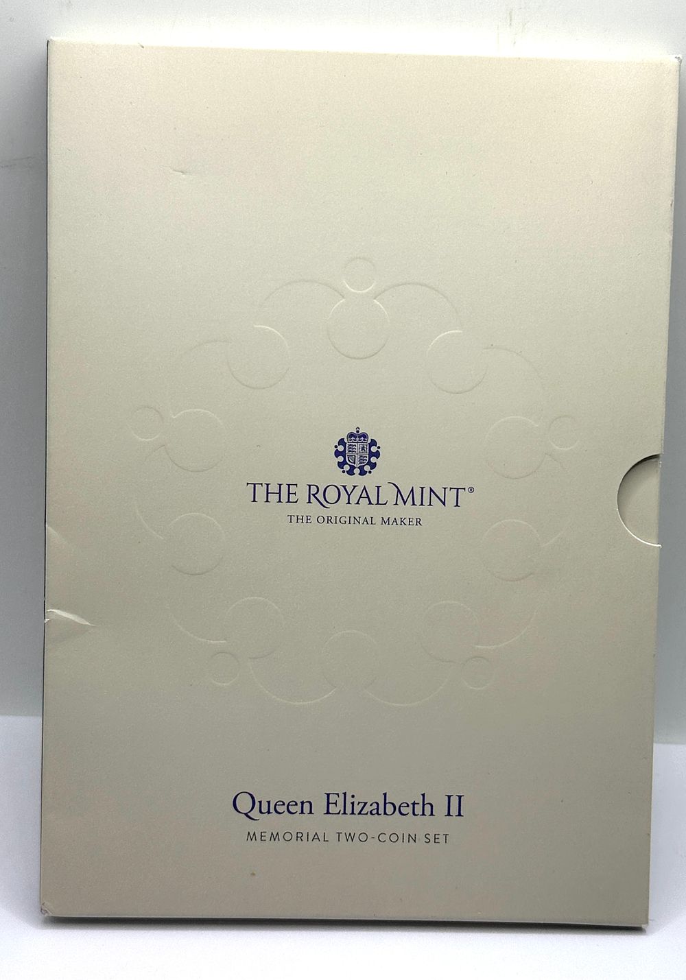 Lot 24: UK 2022 Queen Elizabeth II Memorial Two-Coin Set