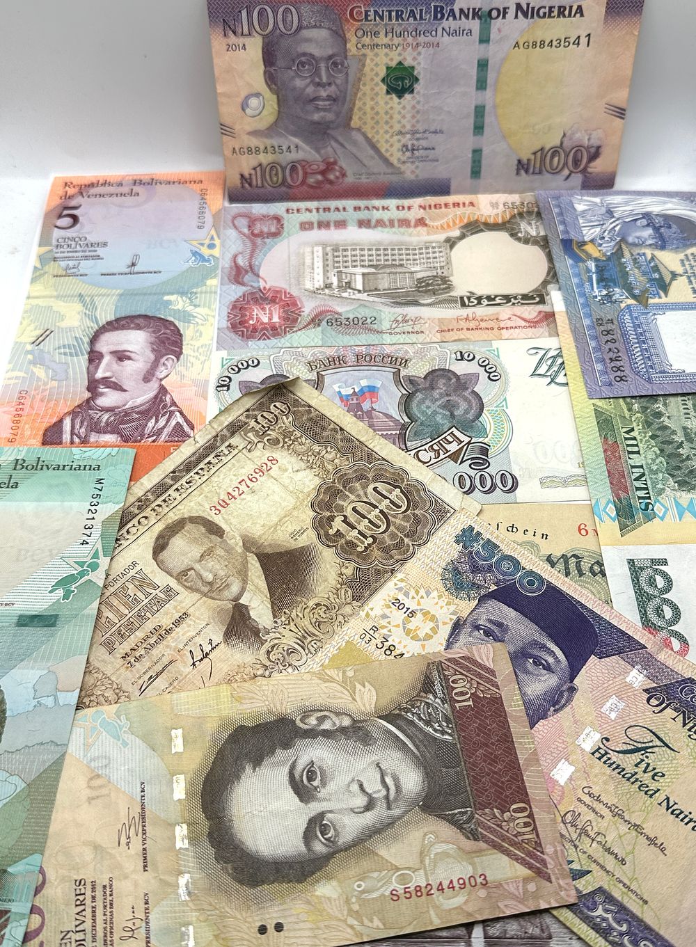Lot 49: A Collection of International Banknotes, Nigeria, Venezuela, Spain, Russia