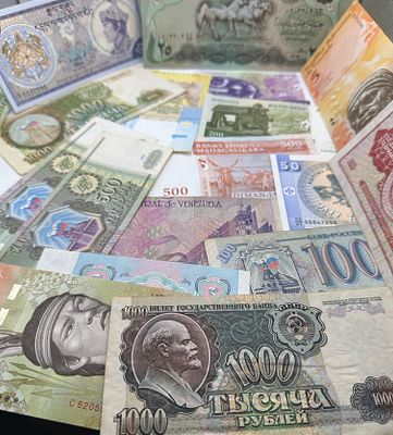 A Collection of International Banknotes, Including USSR and Russian Federation. A collection of 