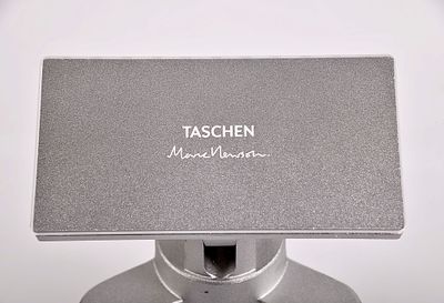 DAVID HOCKNEY - NASC. 1937 A bigger book.- L.A. (Los Angeles, CA, USA): Taschen, 2016.- 498 p.: 