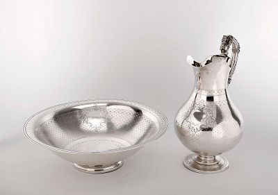 An ewer and basin. romantic 833/1000 silver engraved decoration en guilloche Portuguese 