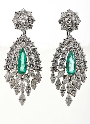 A pair of earrings. 500/1000 platinum and 800/1000 gold set with 2 pear-cut emeralds weighing 