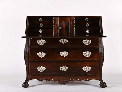 A bureau. D. Jo&atilde;o V, King of Portugal (1706-1750)/D. Jos&eacute; I, King of Portugal (1750-1777) 