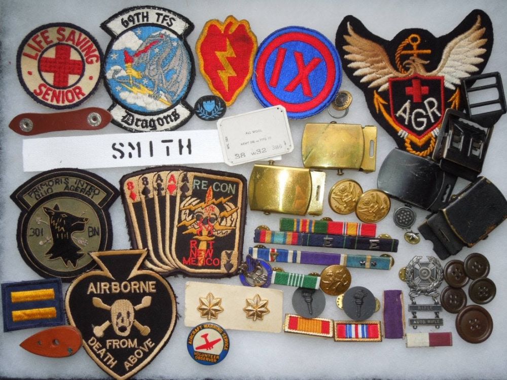 Lot 62A: Large Lot US Military Patches Ribbons Pins Belt Buckles