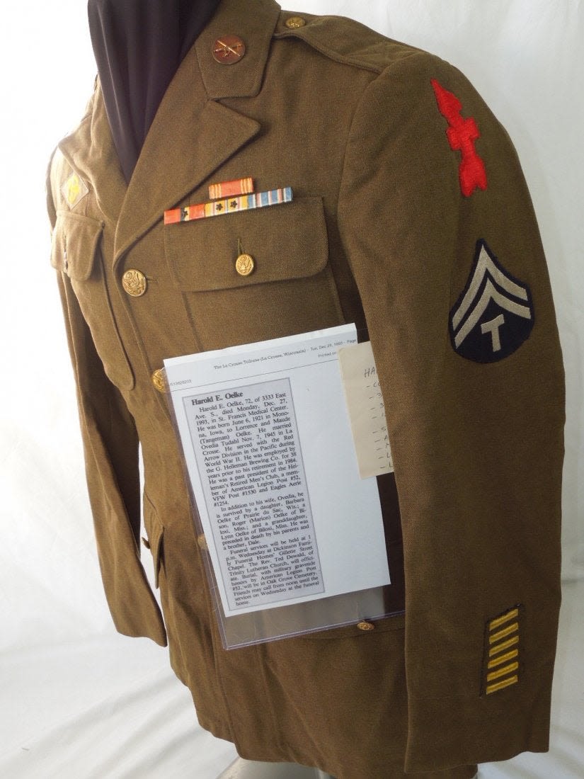Lot 76: WWII US Army 32nd Infantry Div. Named Uniform 120th FA