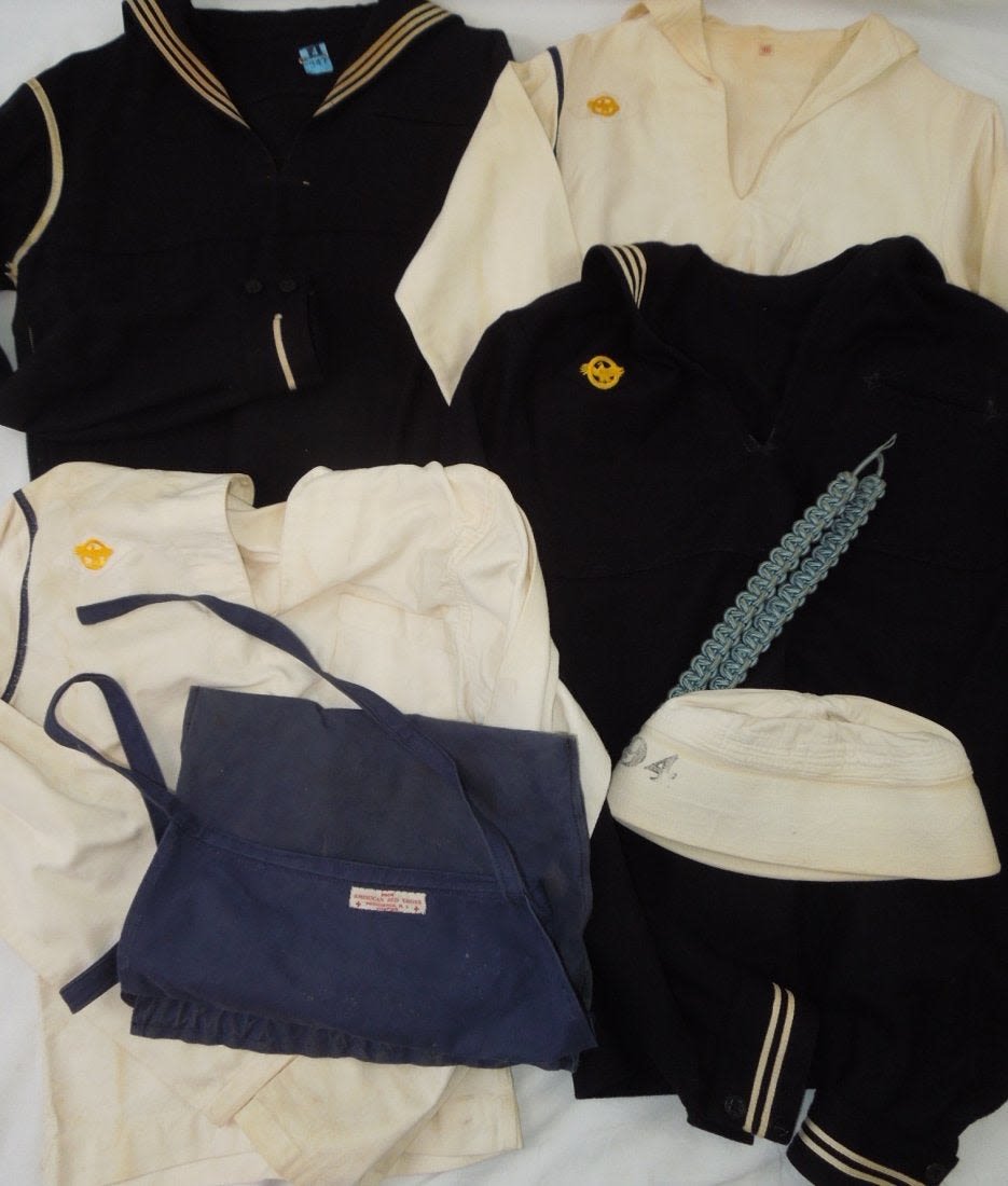 Lot 90: WWII US Navy Jumper Uniform Cap Red Cross Bag Lot