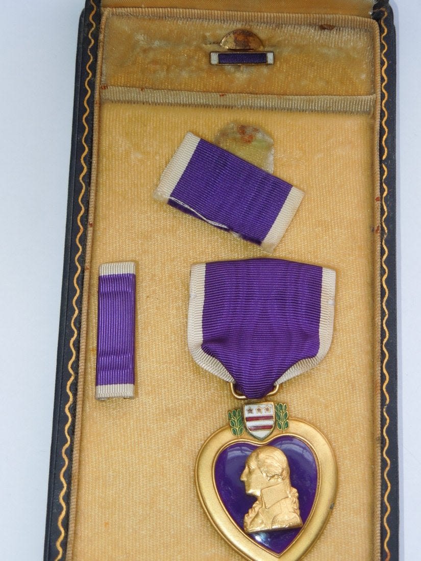 Lot 118: Unnamed WWII US Military Purple Heart Medal Set in Box