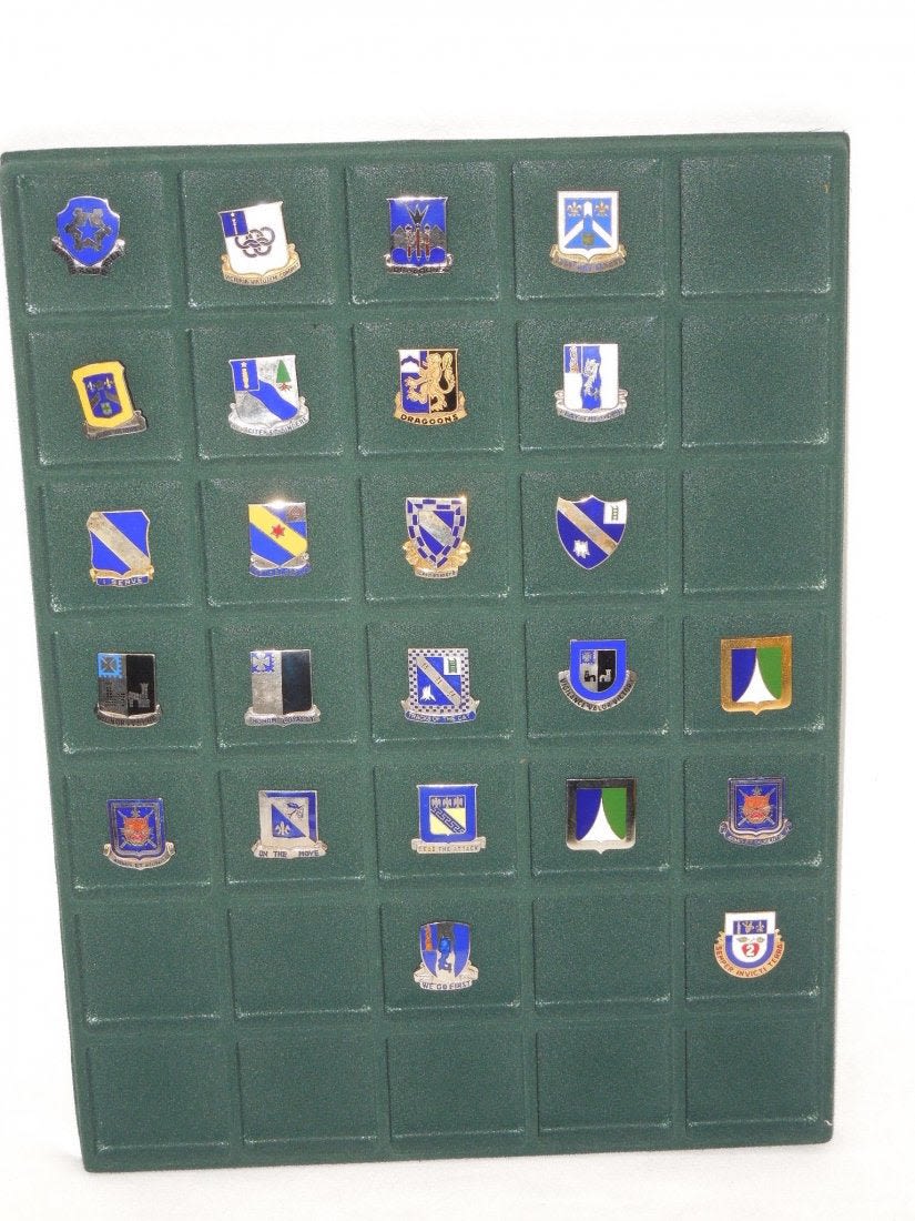Lot 125A: Lot 24 US Army Armored Infantry Regiment DUI Pin Crest