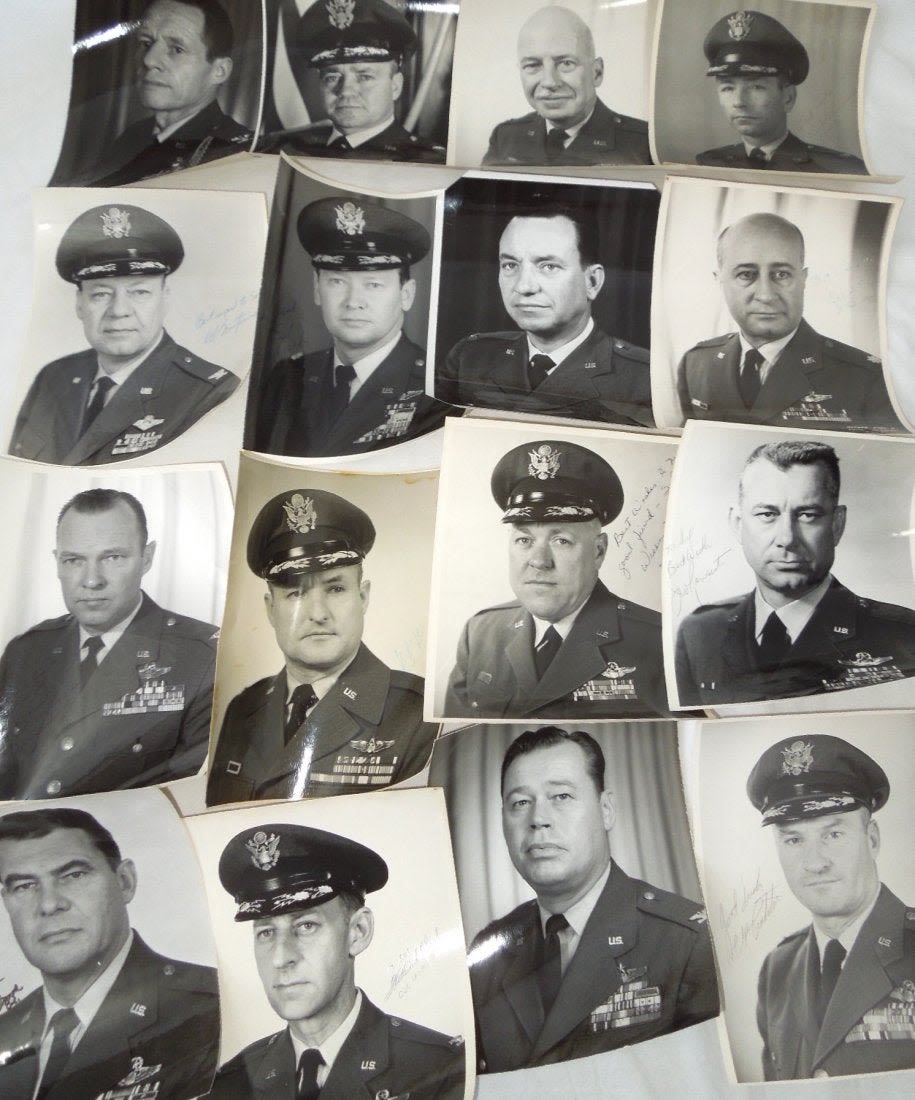Lot 199: 1950s - 60s USAF Colonels 16 Signed Photographs Lot