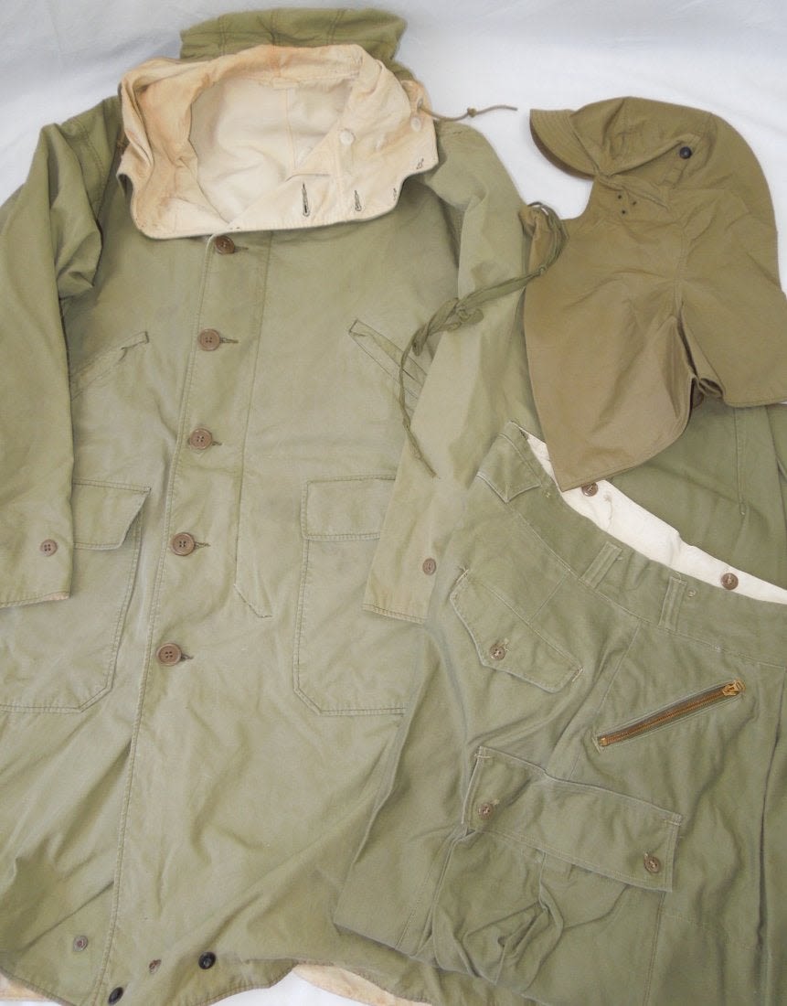 Lot 194: 2 WWII US Mountain Troops Ski Parka Trousers Hood