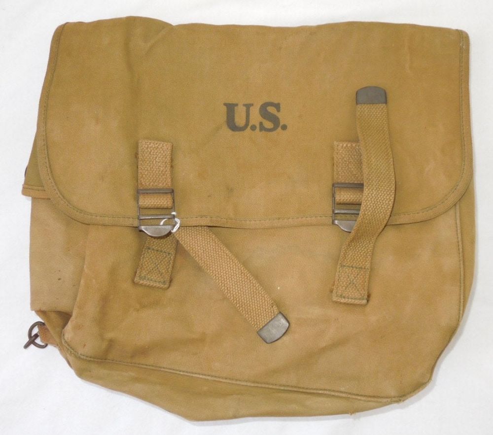 Lot 274: US Army WWII 1941 Musette Bag Hinson