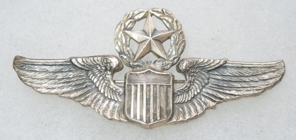 Lot 304: WWII Sterling US Detailed Feathering Command Pilot
