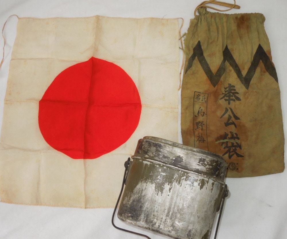 Lot 354: WWII Japanese Flag Ditty Bag 1941 Mess Meal Tin