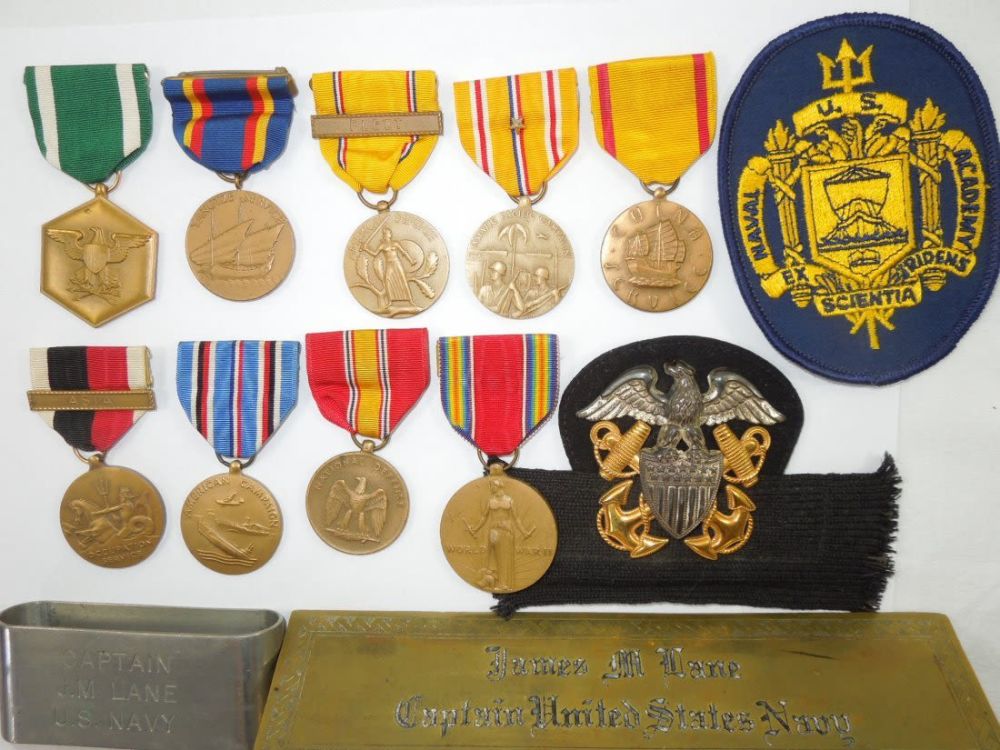 Lot 154: WWII US Navy Captain Pearl Harbor USS Lexington Medal