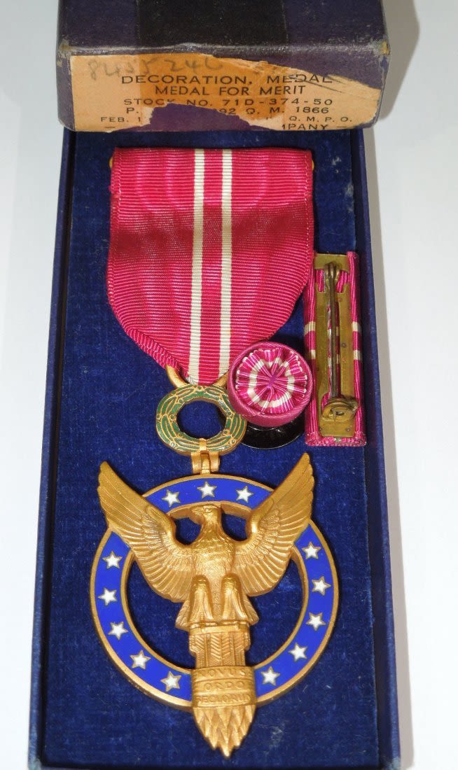 Lot 168: WWII US Presidential Military Medal For Merit in Box