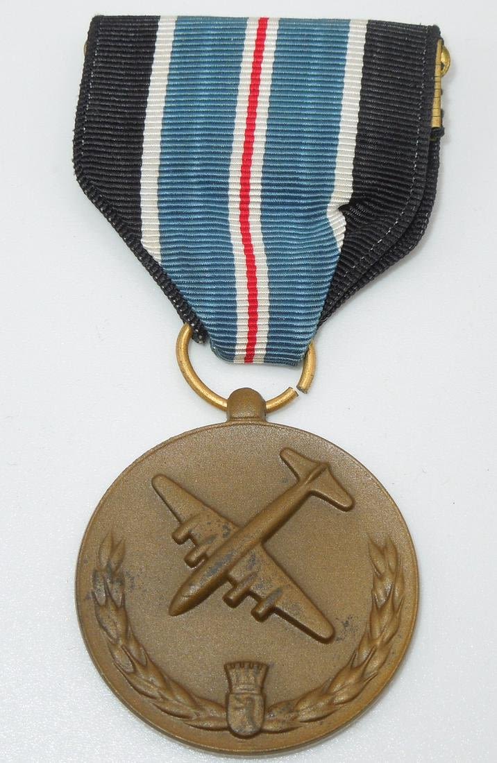 Lot 151: 1940s US Medal for Humane Action Berlin Airlift