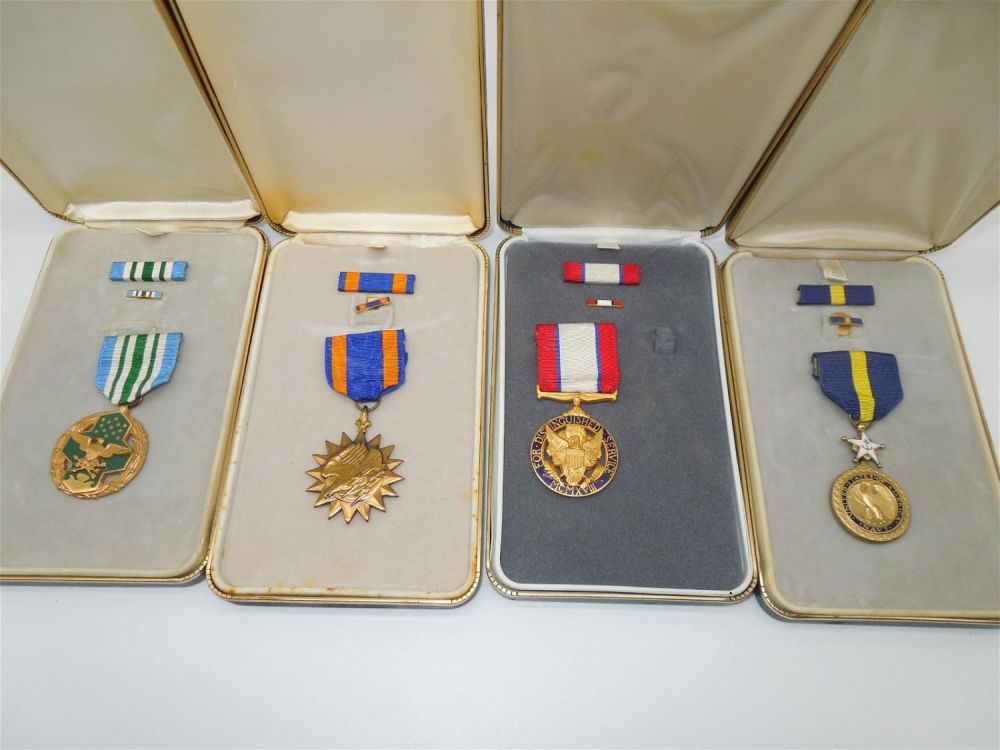 Lot 165: Military Medals Army Navy DSM Distinguished Service, Air Medal Lot of 4