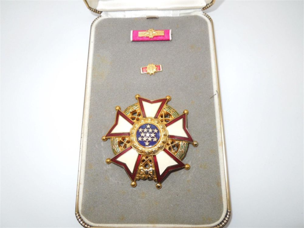 Lot 169: 1960s Legion of Merit LOM Chief Commander Medal Set