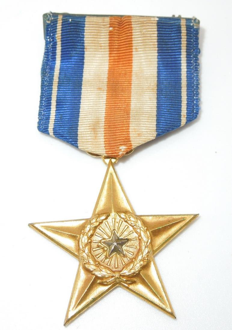 Lot 177: WWI Wrap Brooch Numbered US Silver Star Medal