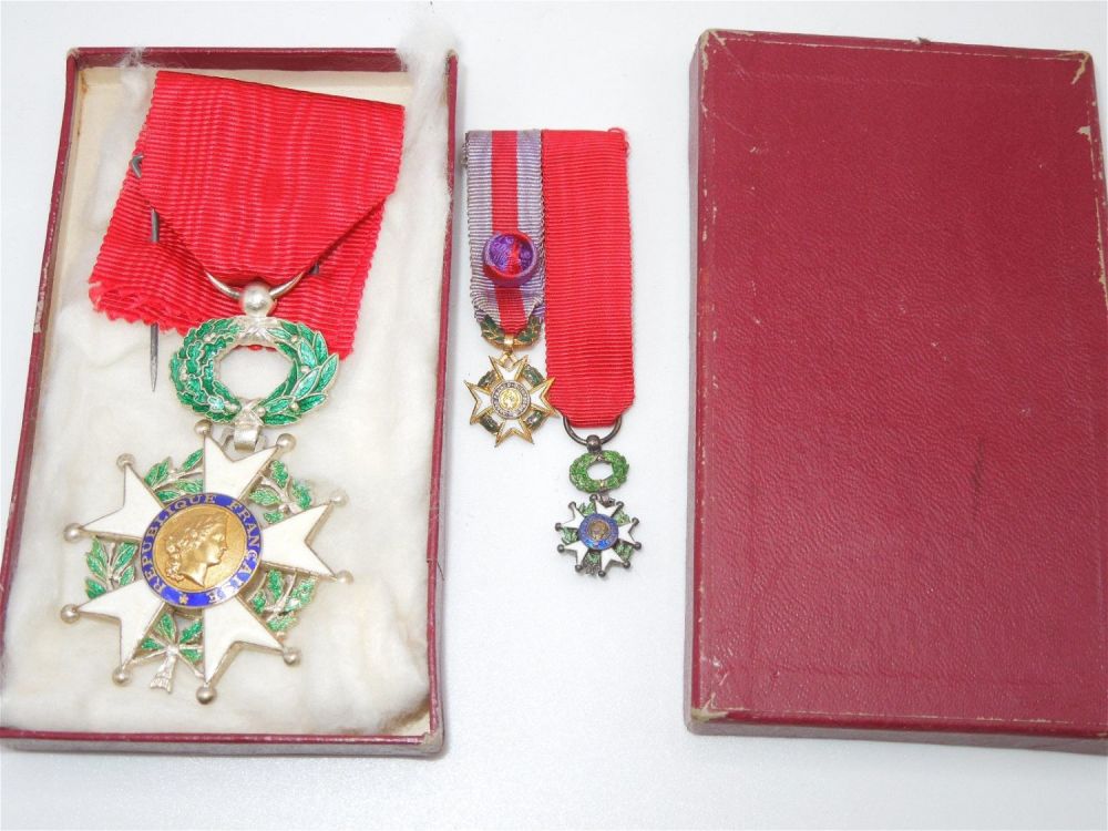 Lot 179: WWII Boxed French Legion of Honor Medal & Mini Set