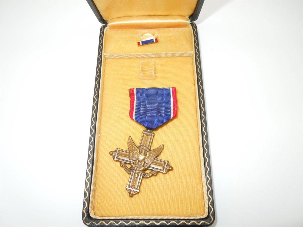 Lot 187: WWII Wrap Brooch Numbered Distinguished Service Cross DSC Medal