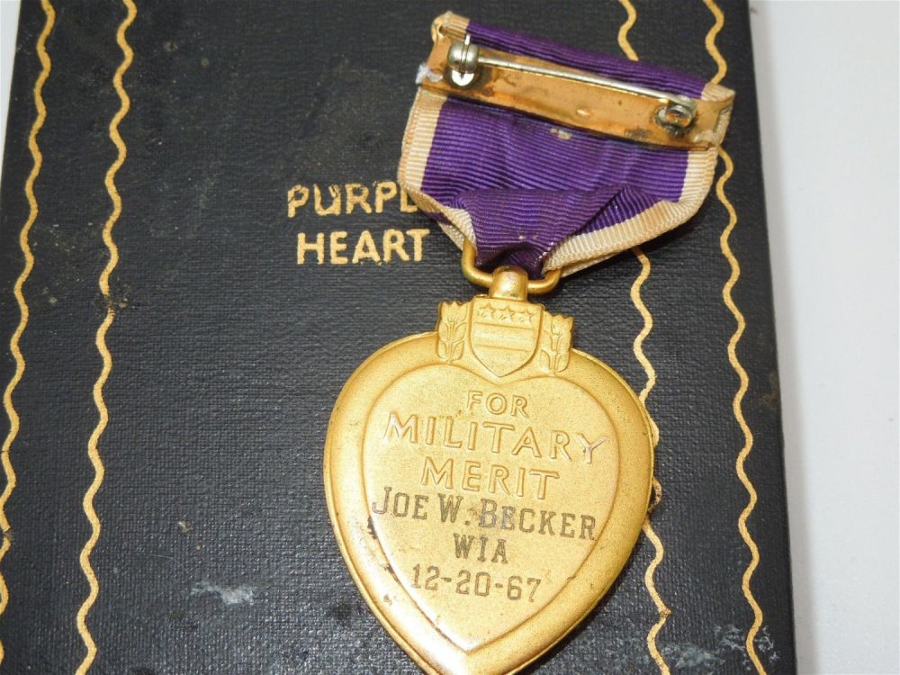 Lot 193: Vietnam Named USMC Marine Corps Engraved Purple Heart Medal 4th MARDIV