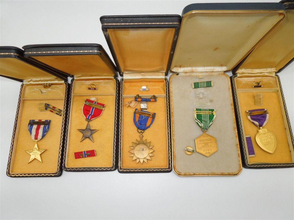 Lot 194: KIA Vietnam Named Hawaiian Silver Star Purple Heart Medal Lot