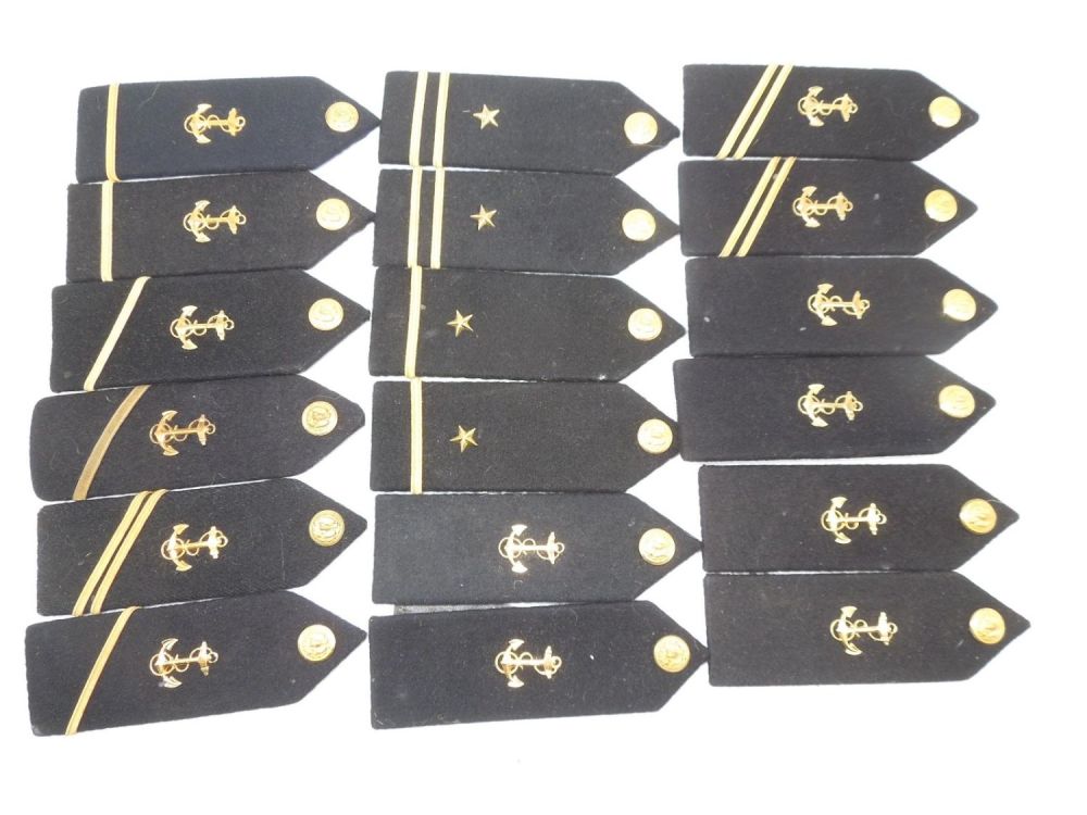 Lot 256: Vintage USN Navy Midshipman Shoulder Boards Hilborn Hamburger Vanguard