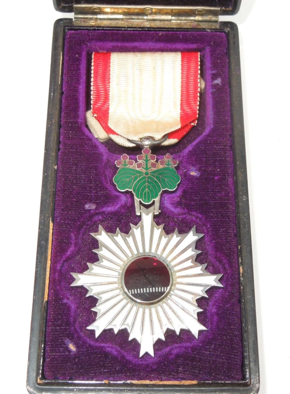 Lot 292: Japanese Order of the Rising Sun 6th Class Single Rays Medal with Case