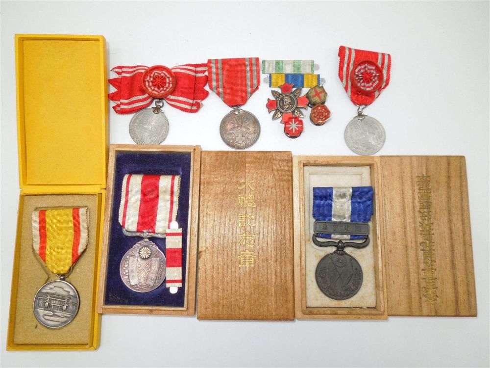 Lot 312: WWI WWII Japanese Medals, Ribbons & Pins Lot National Shrine, RC, Wound Badge, etc