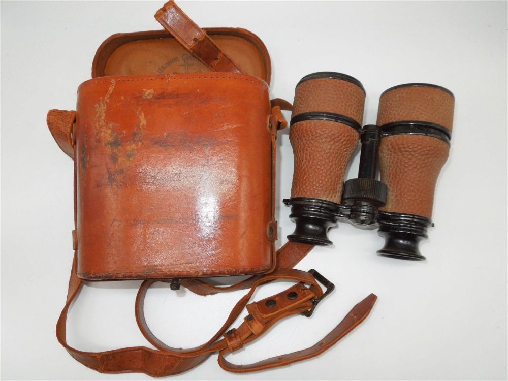 Lot 320: WWII USN Navy Binoculars in Case Naval Gun Factory