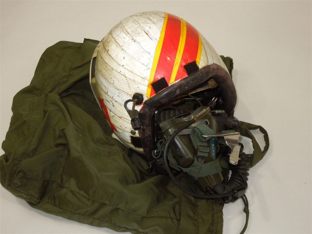 Lot 323: Vietnam War Era US Aviator Pilot Flight Helmet, Mask & Bag