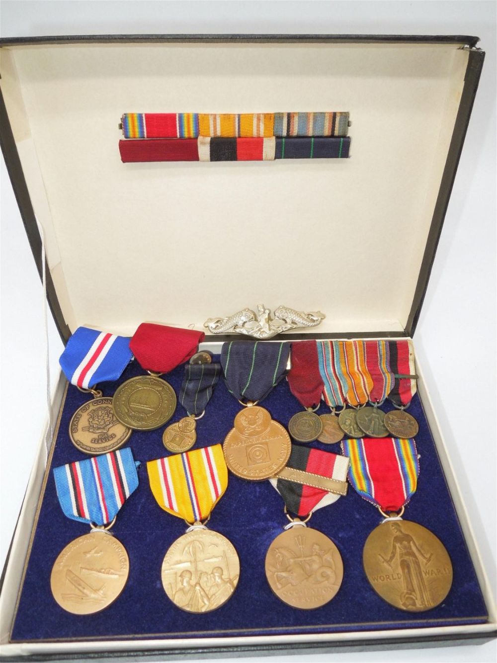 Lot 330: Vintage WWII US Navy Medal, Ribbon Bar, Submarine Pin Collection Group
