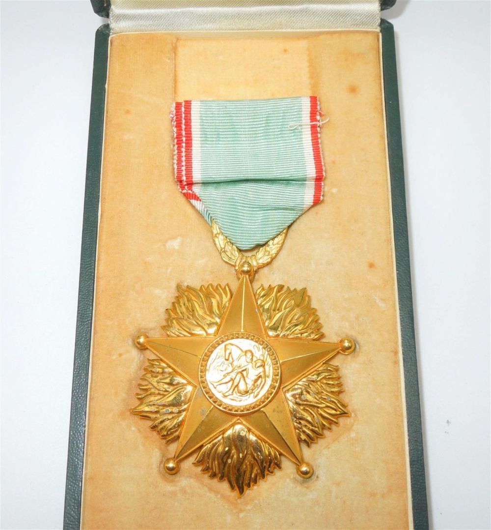 Lot 331: Vintage Italian Military Star of Solidarity Medal & Box