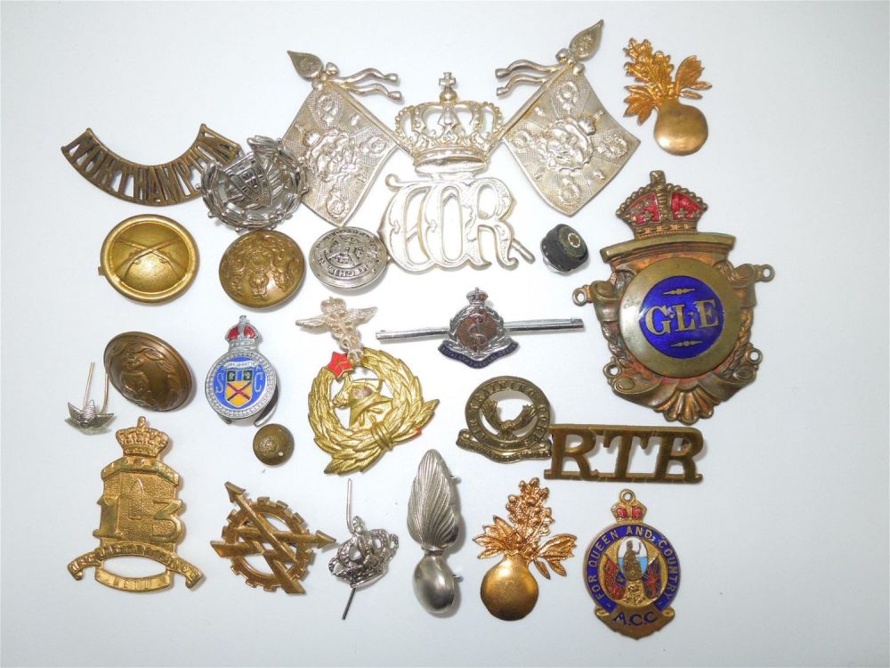 Lot 376: Lot of Worldwide British Badges Pins Regimental Insignia