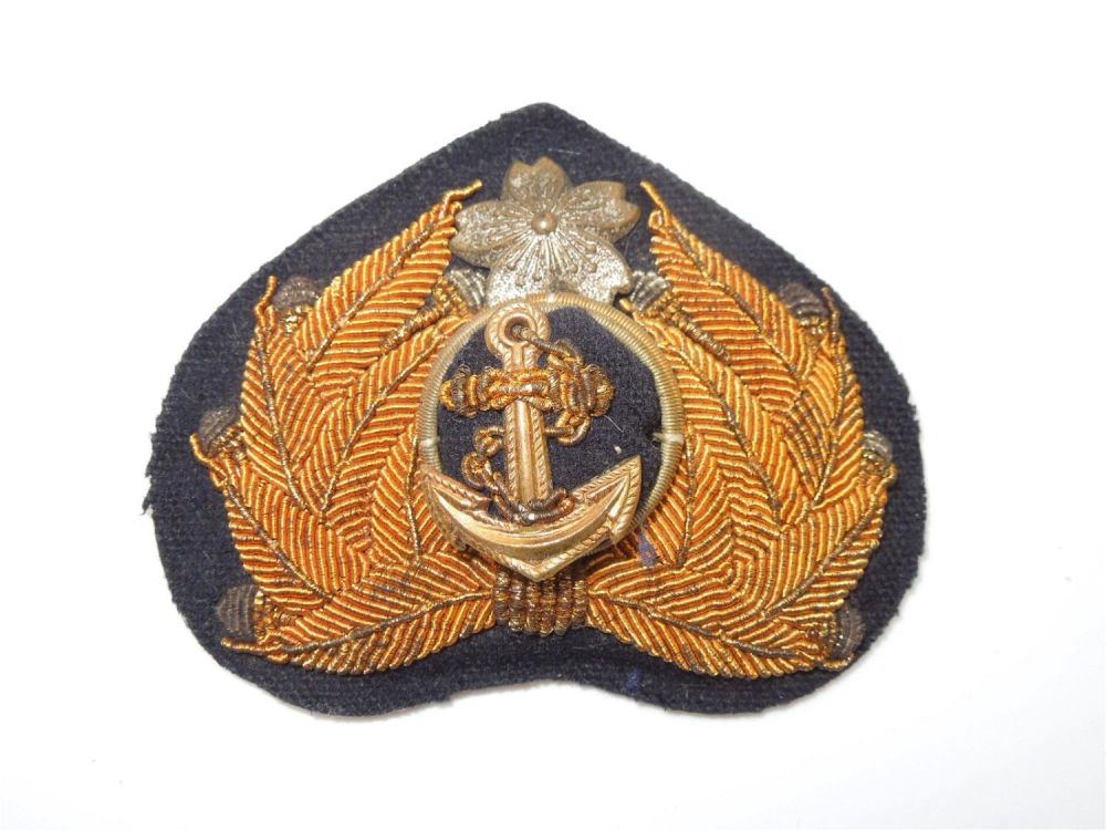 Lot 405: WWII Japanese Navy Bullion Officer Cap Badge Insignia