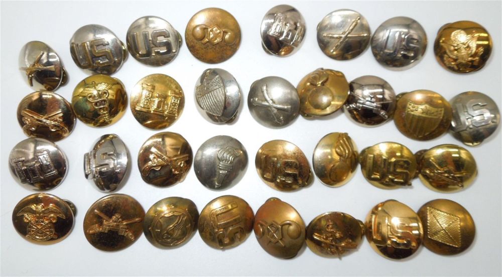 Lot 415: Korean War US Army Domed Collar Discs Insignia Pins Infantry Artillery Armor