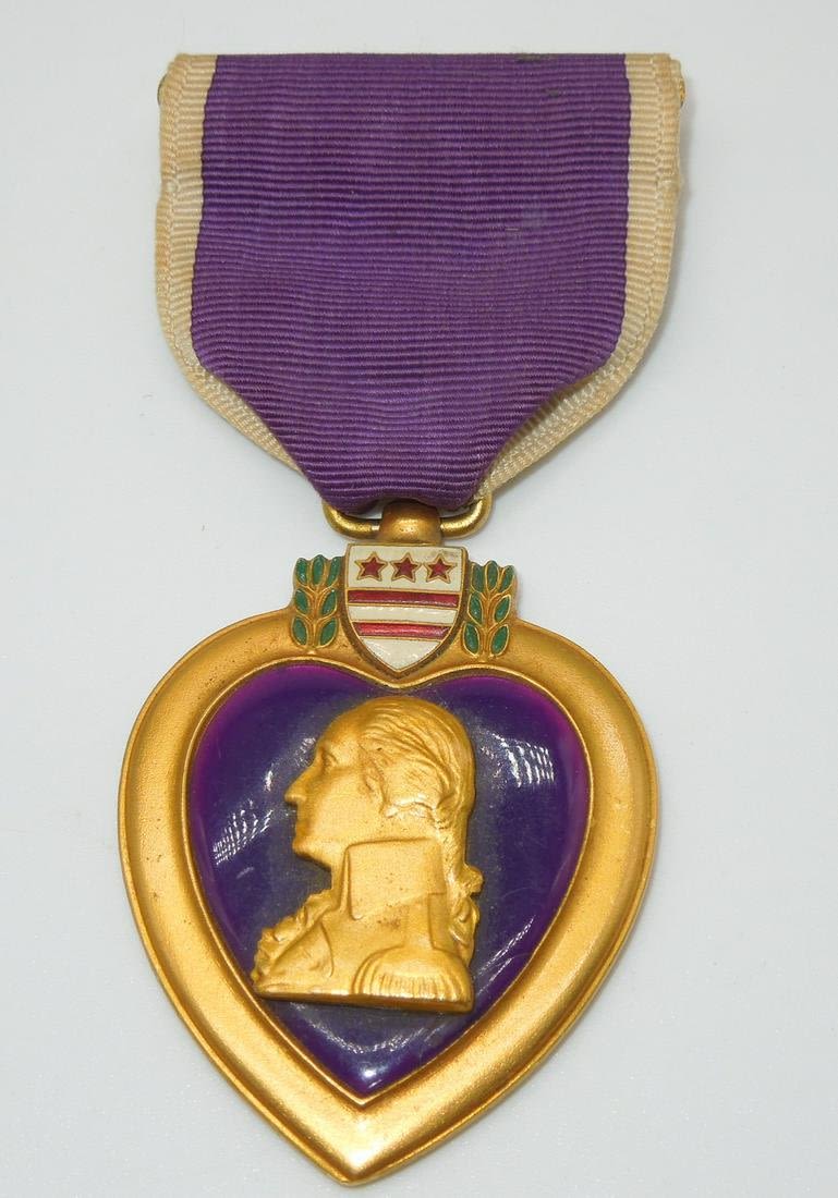 Lot 136: WWII US Army Slot Brooch Purple Heart Medal