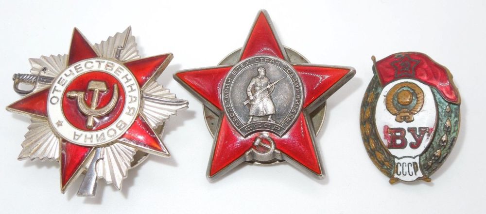 Lot 150: WWII Named Soviet Medals Order Red Star Great Patriotic War Lot