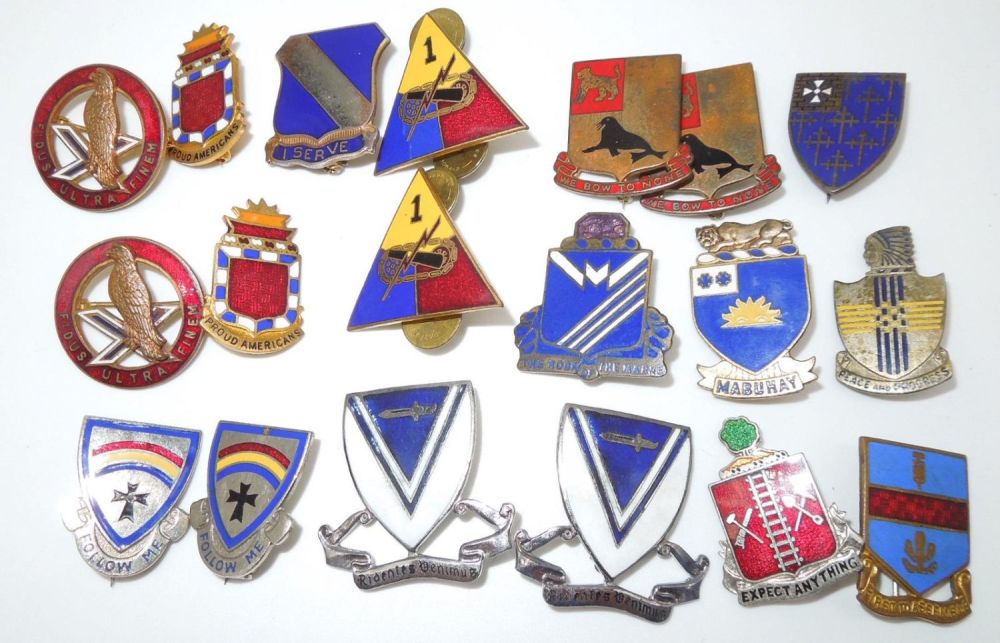 Lot 161: WWII US Army Distinctive Unit Insignia DUIs Crest Pins Lot #1