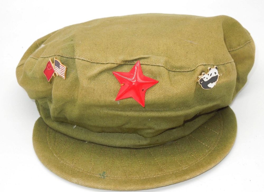 Lot 194: 1950s Chinese PLA Peoples Liberation Army Cap & Badges