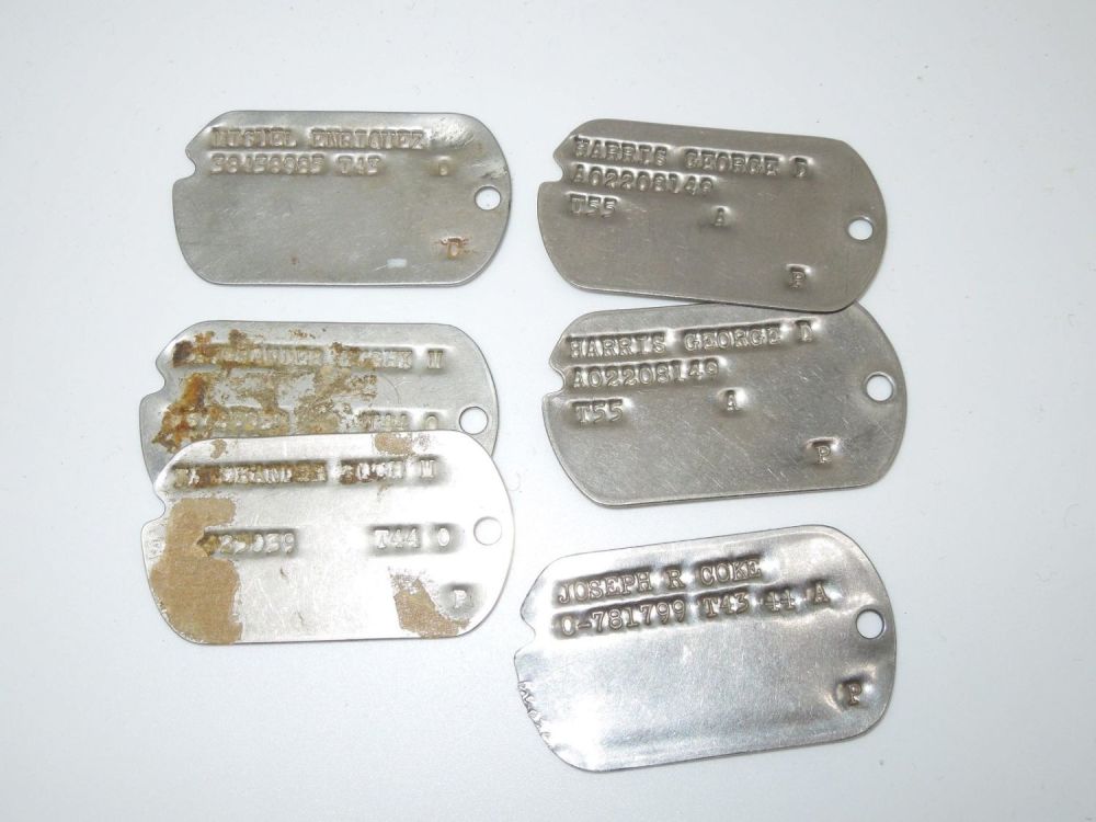 Lot 210: WWII - 1950s US Army & USAF Air Force Dog Tags Lot