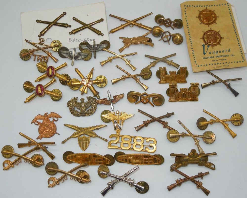 Lot 275: WWII - Vietnam US Army Officer Pins Insignia Armor Infantry Cavalry