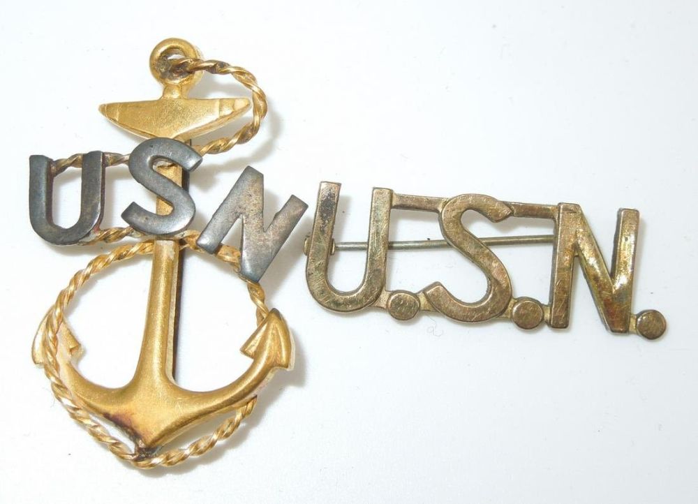 Lot 285: WWI US Navy Chief Petty Officer Cap Badge CPO Anchor Pins