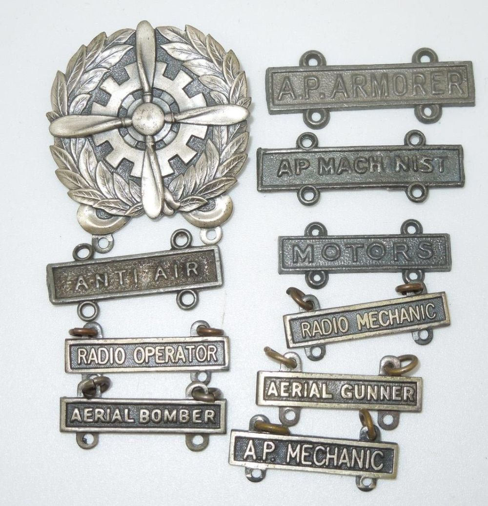 Lot 289: WWII USAAF Army Air Force Qualification Badge Sterling Pins Hangers